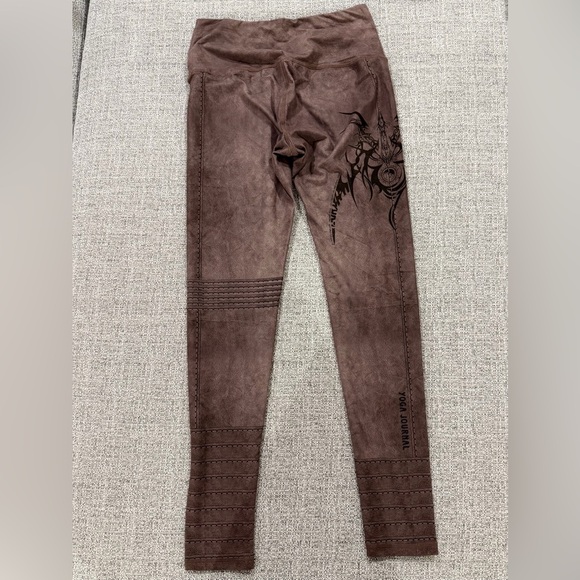 CHISPORTATE Rustic Moto Brown Leggings with Unique Gothic Print - Picture 2 of 4